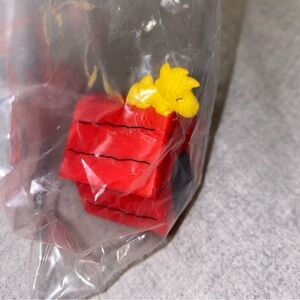 Peanuts Snoopy WOODSTOCK on Doghouse light up figure